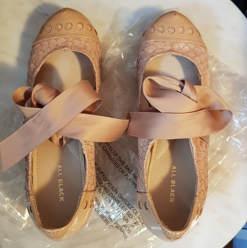 1920s Flapper Inpired Leather Kitten Heels
